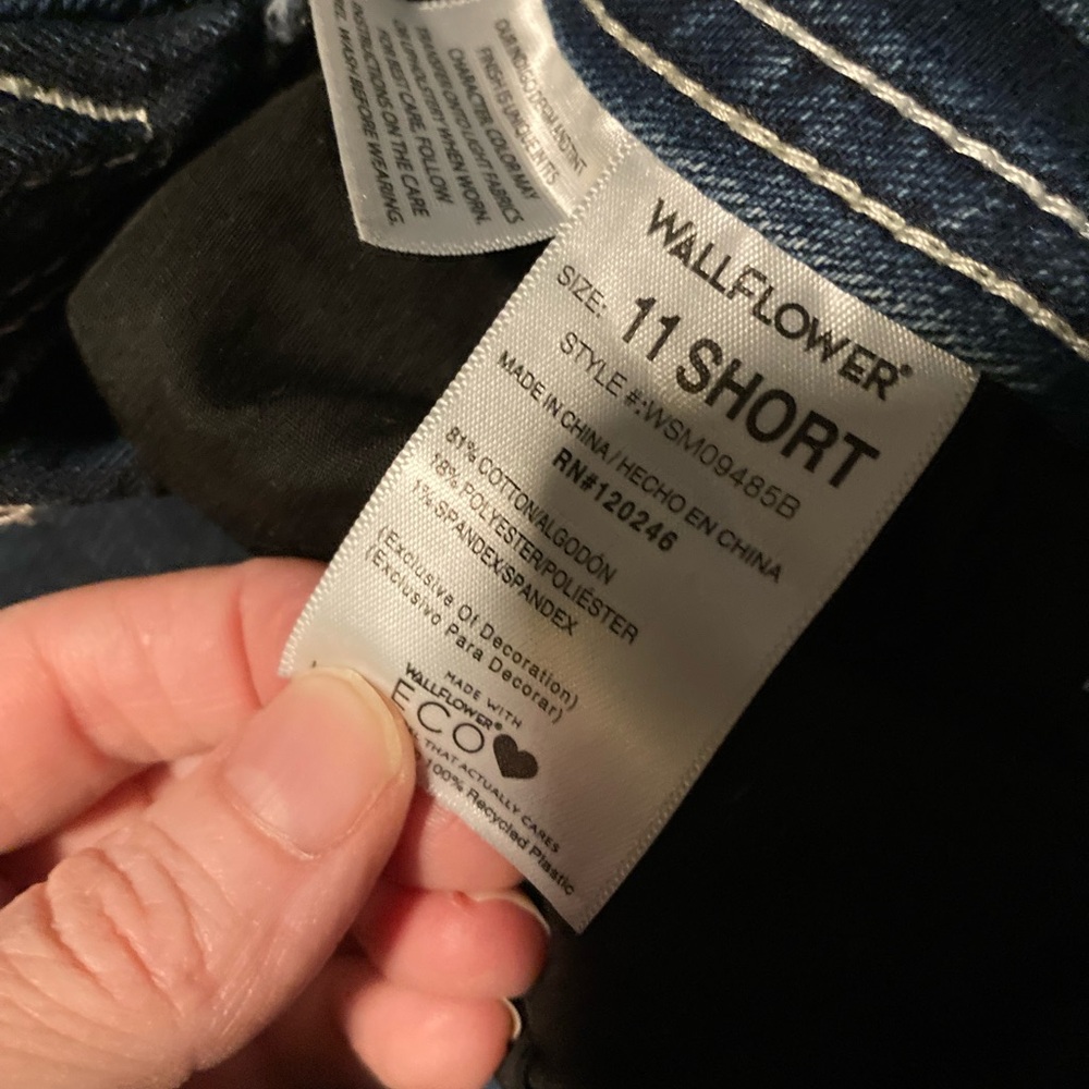 Wallflower brand, size 11 short, luscious curvy fit, Women's Blue Jeans - Picture 10 of 12
